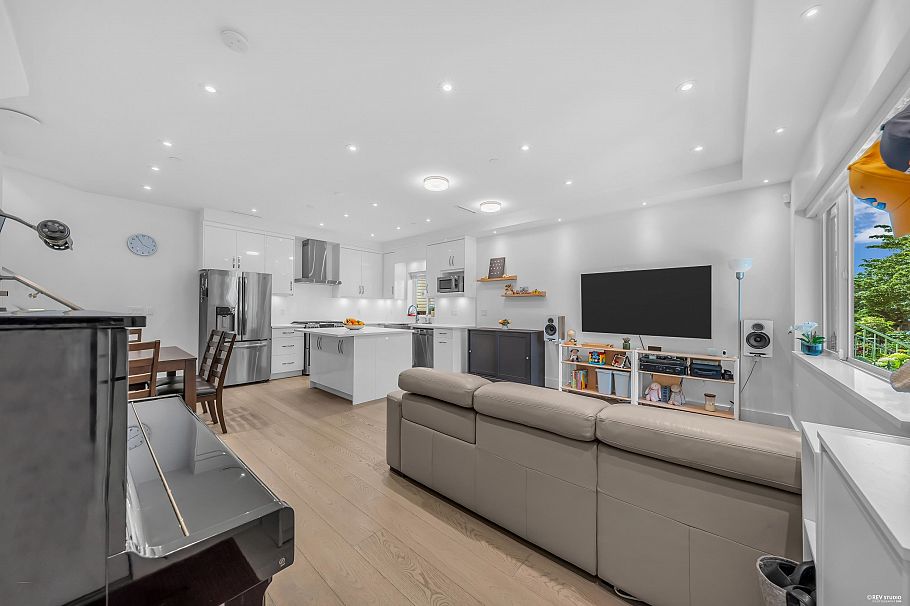 3342 E 24th Avenue Vancouver, BC - 6