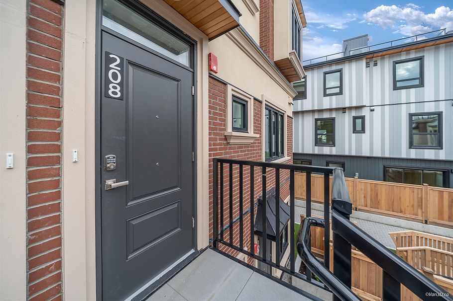 208 918 W 32nd Street Vancouver, BC - 30