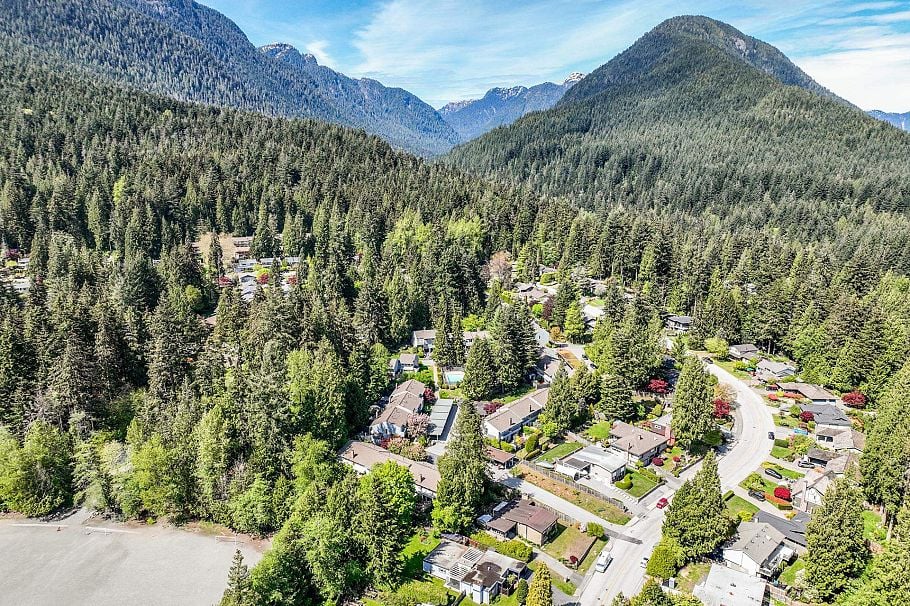 4715 Hoskins Road North Vancouver, BC - 39