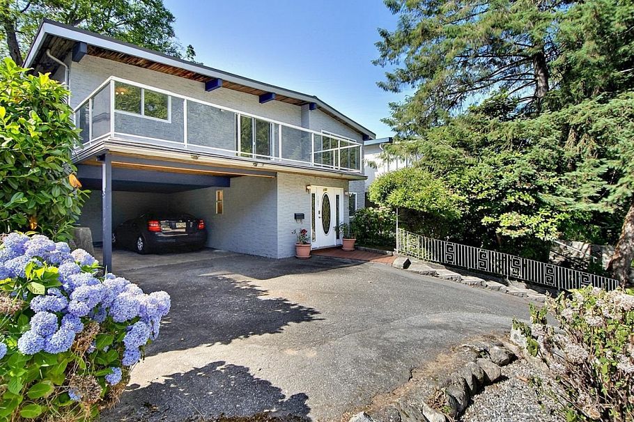 1106 Heywood Street North Vancouver, BC - 1