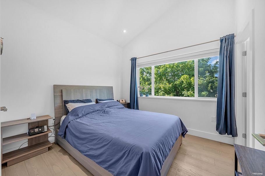 3342 E 24th Avenue Vancouver, BC - 13