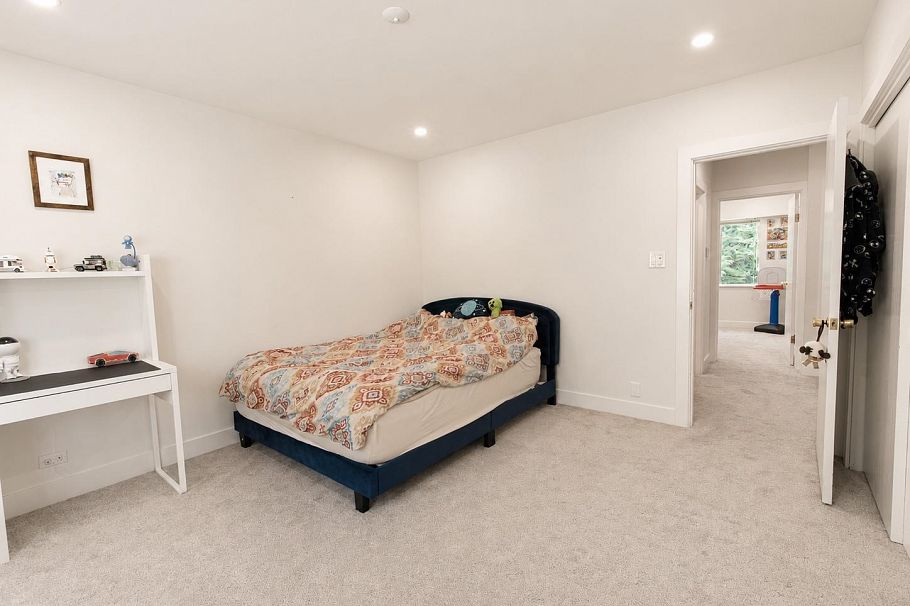 869 Clements Avenue North Vancouver, BC - 11