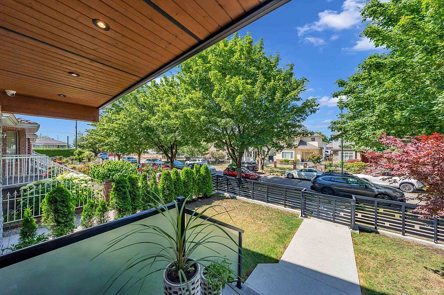3342 E 24th Avenue Vancouver, BC - 21