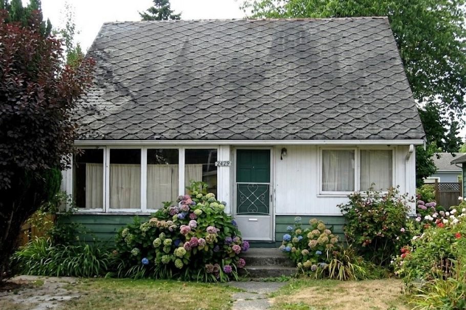 2420 Scarboro Avenue Vancouver, BC - 1