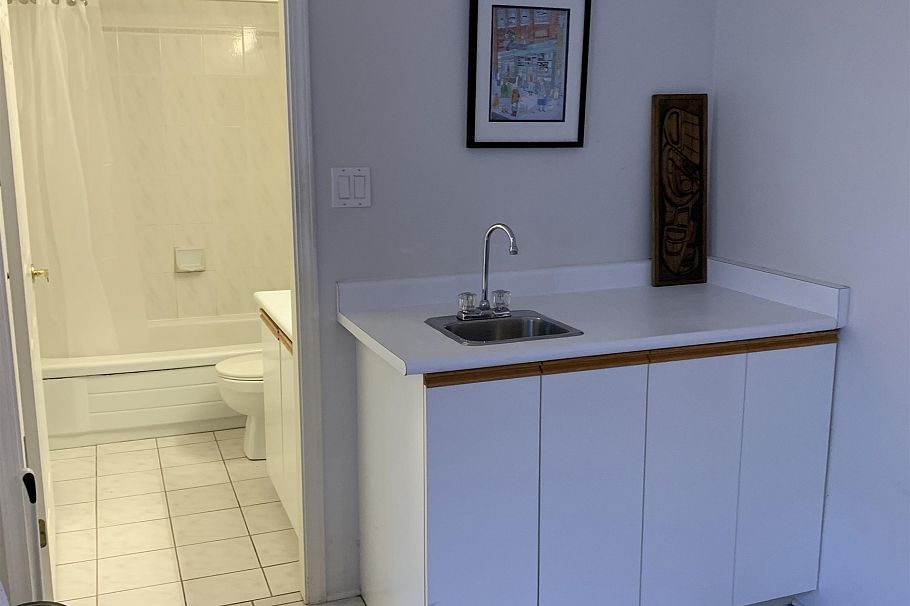 4227 W 14th Avenue Vancouver, BC - 29