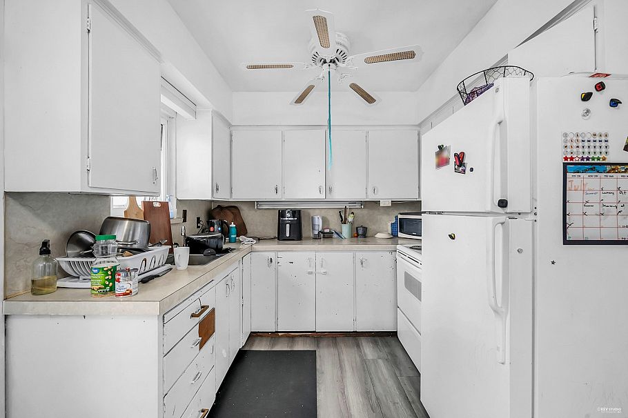 2975 E 41st Avenue Vancouver, BC - 9