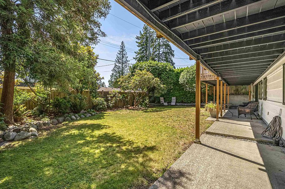 947 Evergreen Place North Vancouver, BC - 32