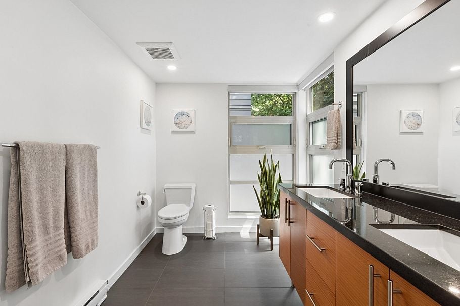102 2832 Capilano Road North Vancouver, BC - 23