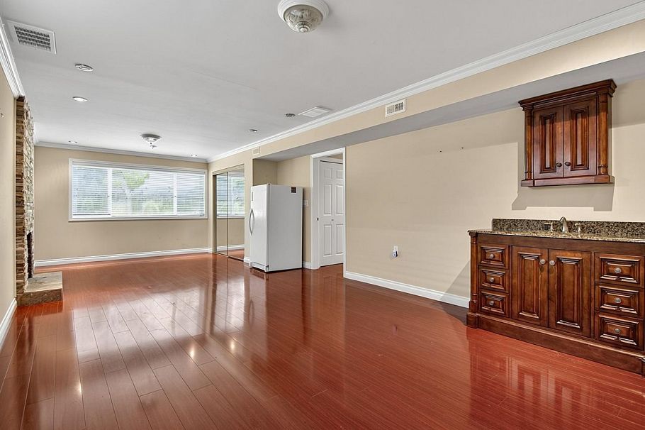1106 Heywood Street North Vancouver, BC - 3