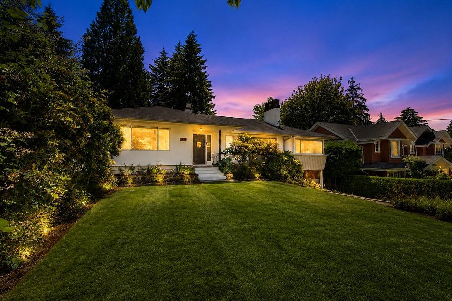 869 Clements Avenue North Vancouver, BC - 16