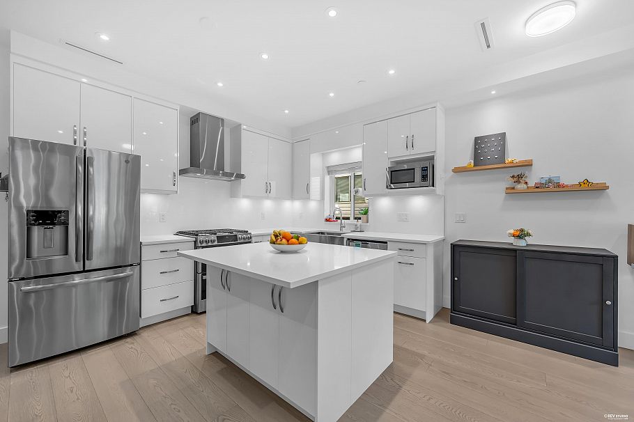 3342 E 24th Avenue Vancouver, BC - 7