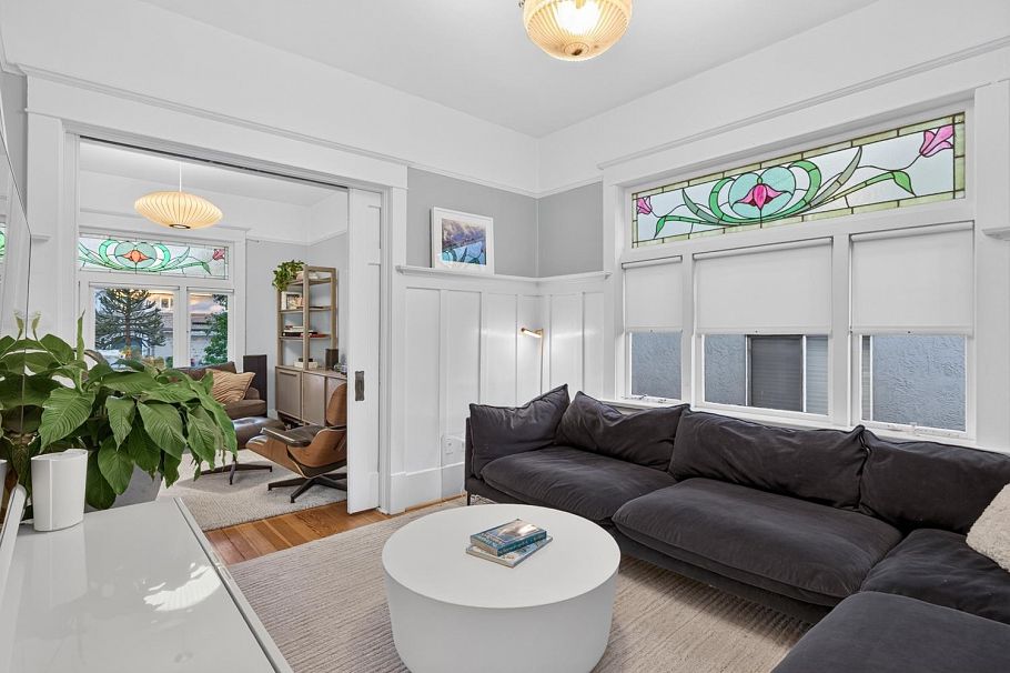 565 E 45th Avenue Vancouver, BC - 9