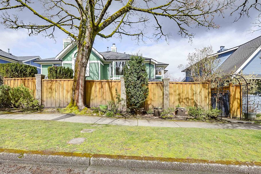 9 43 E 20th Avenue Vancouver, BC - 2