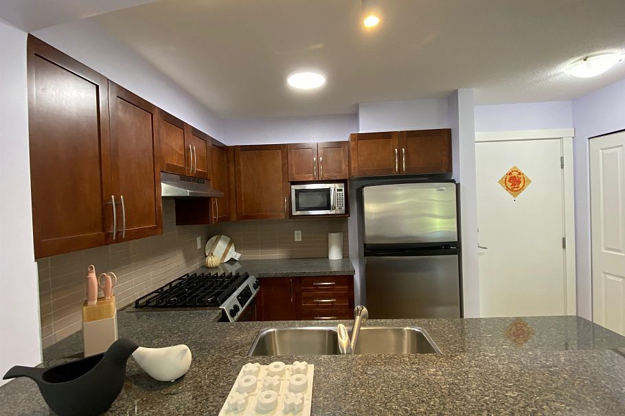 302 5725 Agronomy Road Vancouver, BC - 5