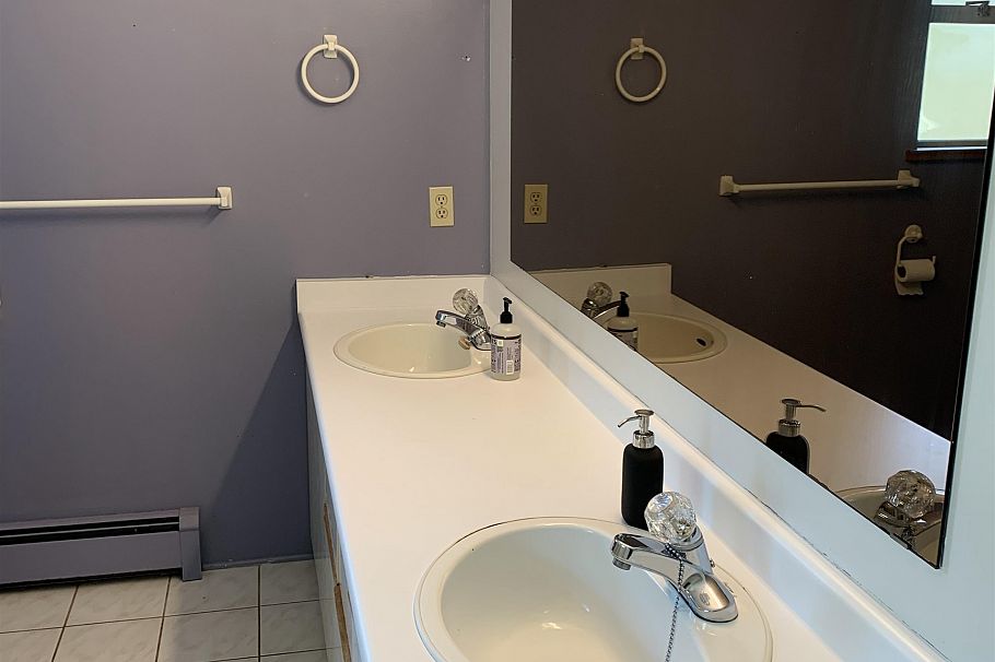 4227 W 14th Avenue Vancouver, BC - 25