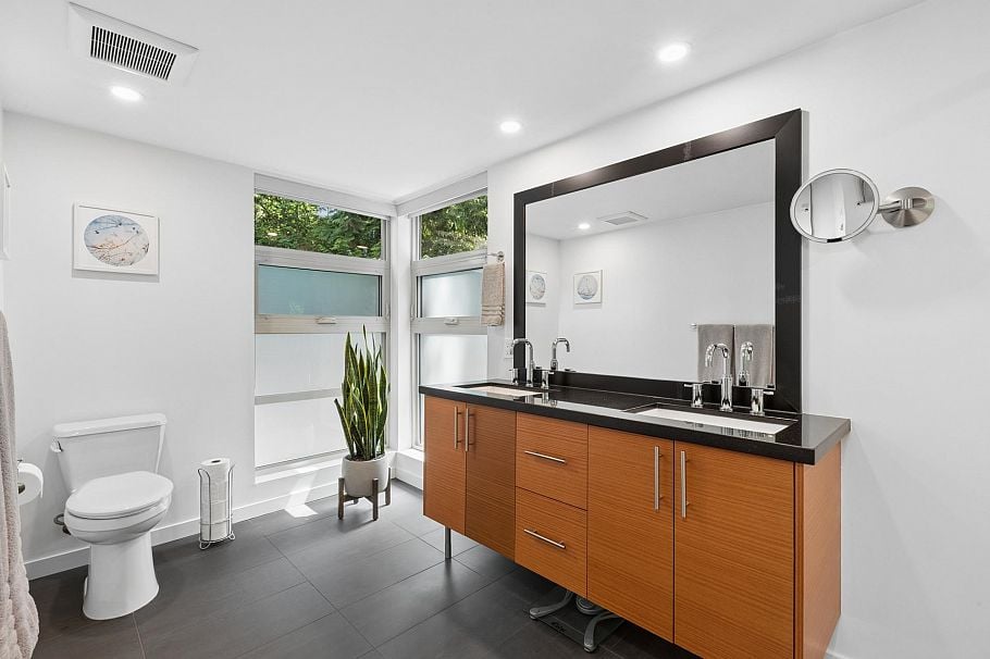 102 2832 Capilano Road North Vancouver, BC - 22