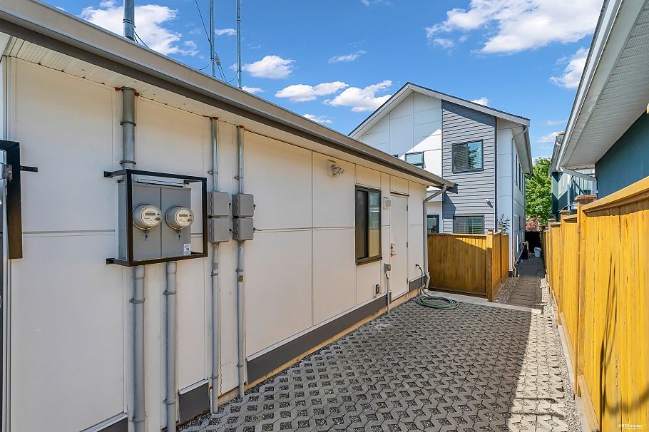 3342 E 24th Avenue Vancouver, BC - 19