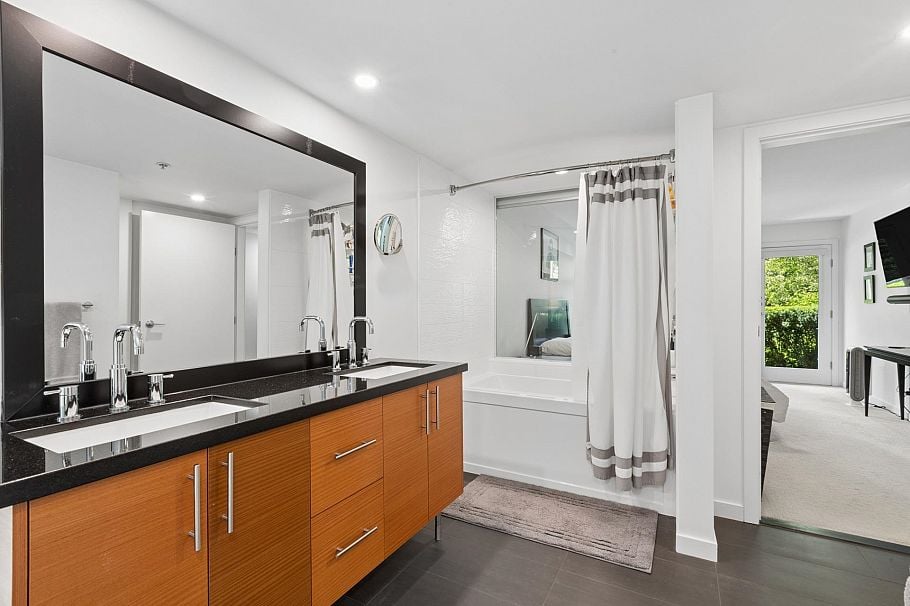 102 2832 Capilano Road North Vancouver, BC - 21