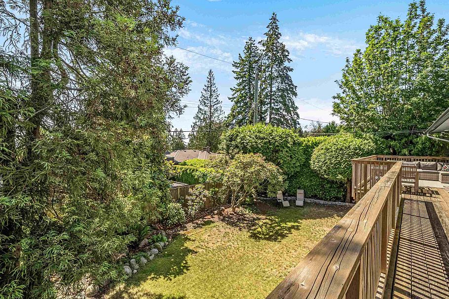 947 Evergreen Place North Vancouver, BC - 11