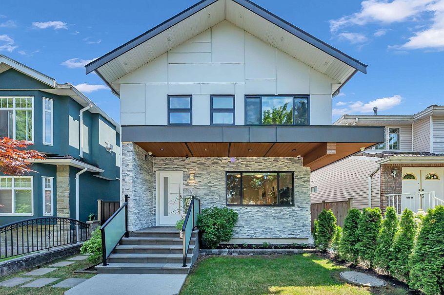 3342 E 24th Avenue Vancouver, BC - 1