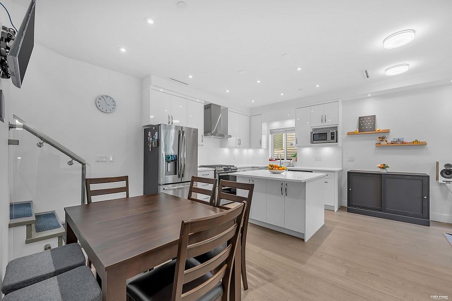 3342 E 24th Avenue Vancouver, BC - 8