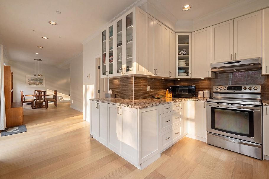888 E 30th Avenue Vancouver, BC - 8