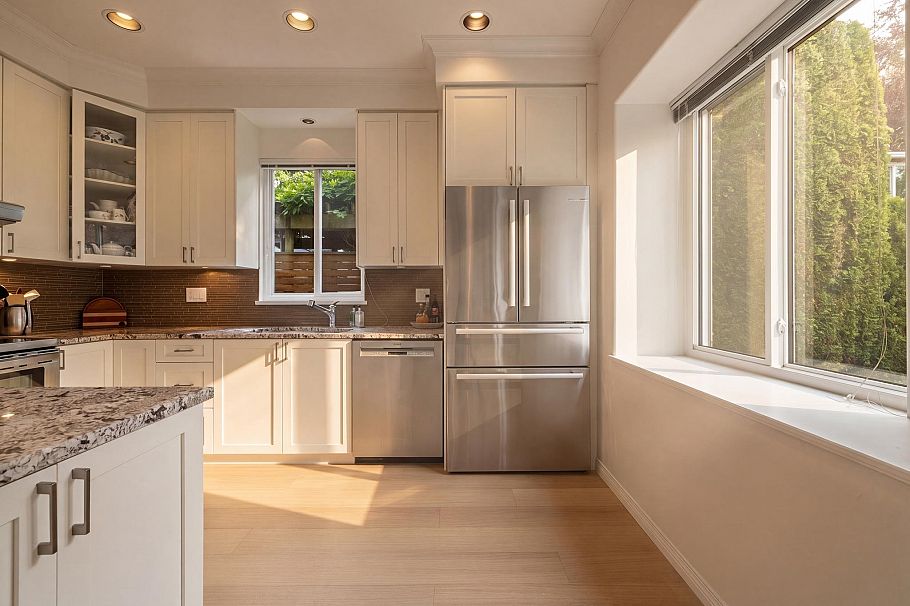888 E 30th Avenue Vancouver, BC - 11