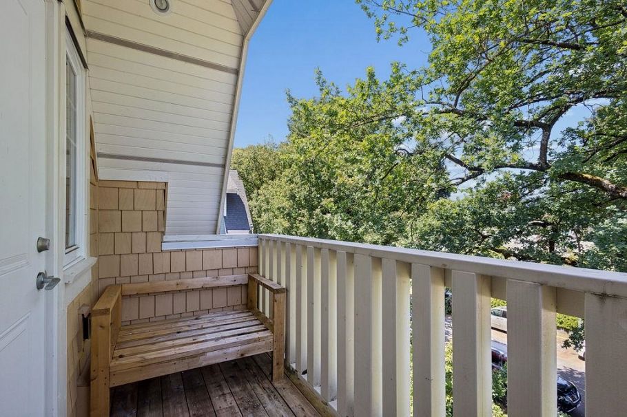 1336 E 23 Avenue Vancouver, BC - 24