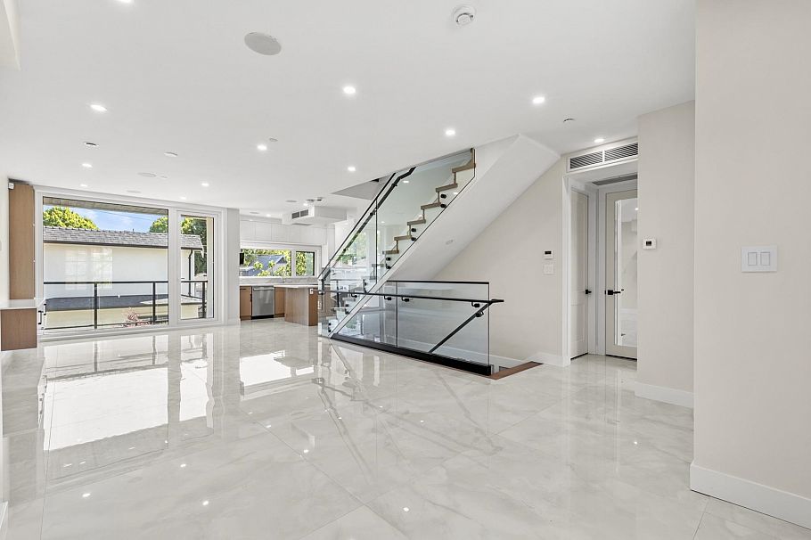 134 E 63rd Avenue Vancouver, BC - 7