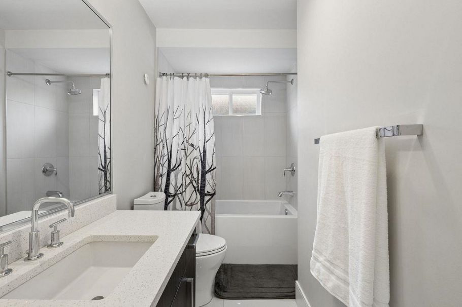 1336 E 23 Avenue Vancouver, BC - 20