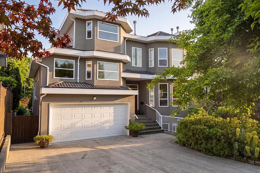 888 E 30th Avenue Vancouver, BC - 1