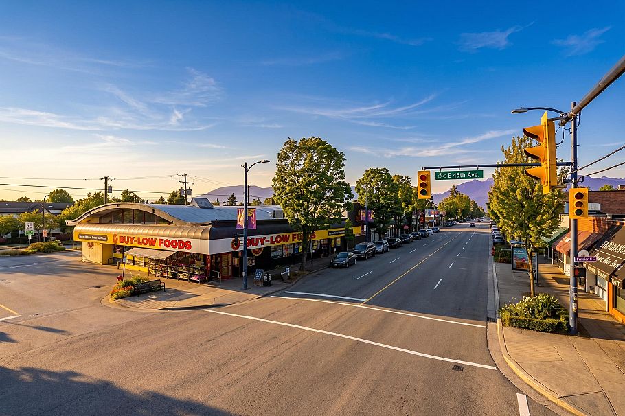 565 E 45th Avenue Vancouver, BC - 38
