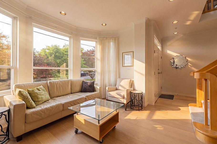 888 E 30th Avenue Vancouver, BC - 3