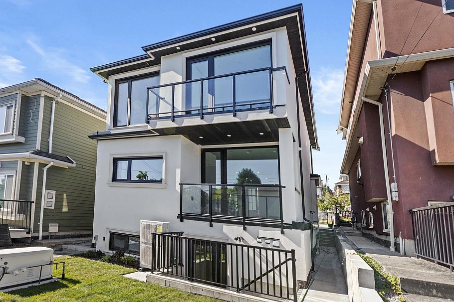134 E 63rd Avenue Vancouver, BC - 40