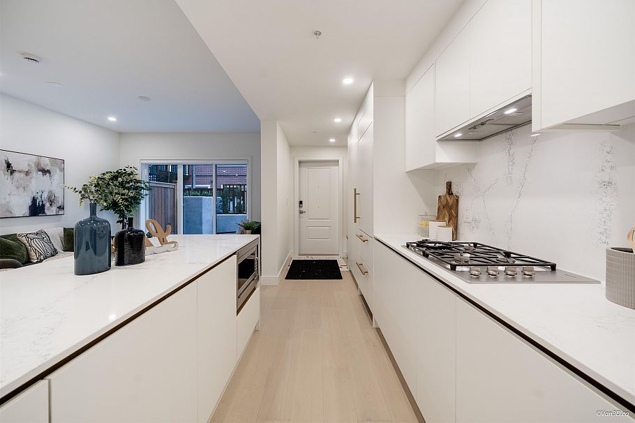 110 918 W 32rd Avenue Vancouver, BC - 3