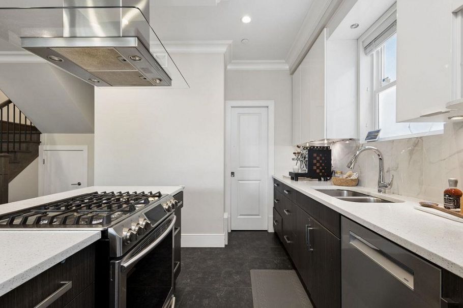 1336 E 23 Avenue Vancouver, BC - 11