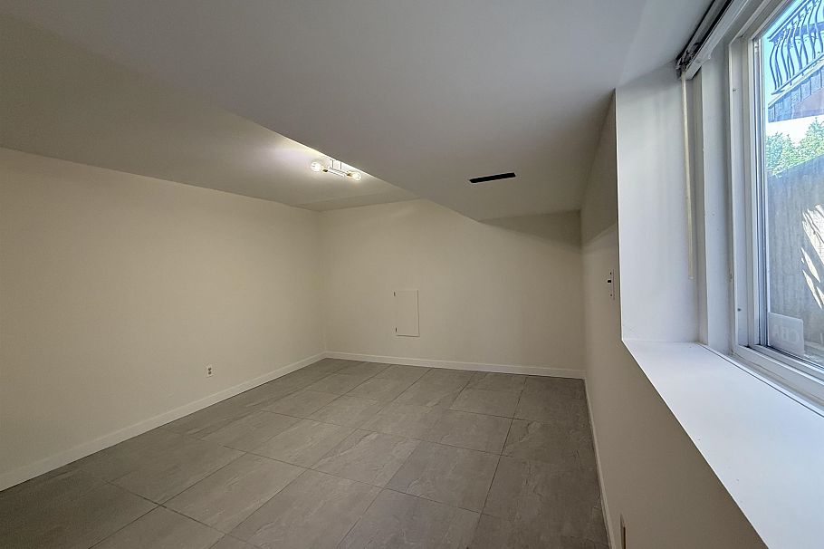 5828 Kerr Street Vancouver, BC - 24