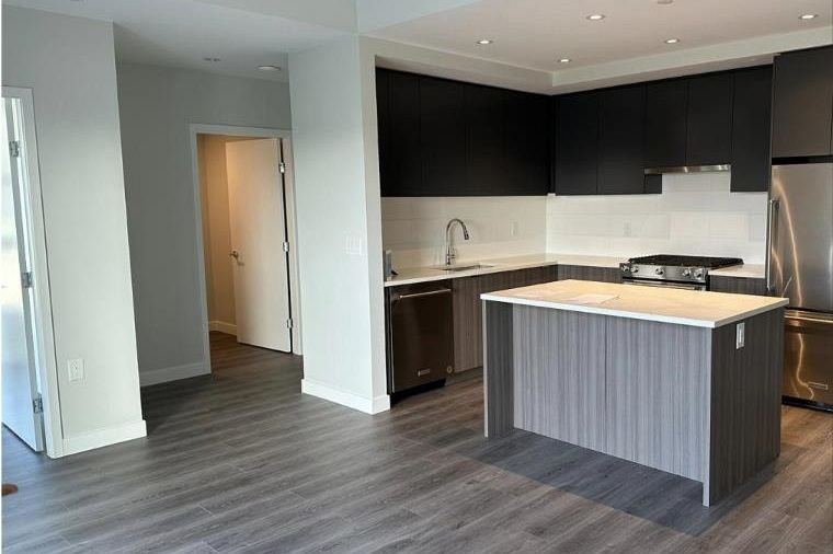 211 3430 E Kent Avenue South Vancouver, BC - 1