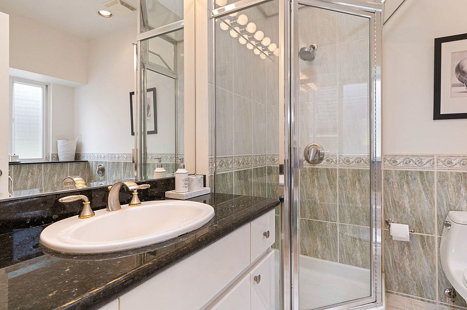 888 E 30th Avenue Vancouver, BC - 19
