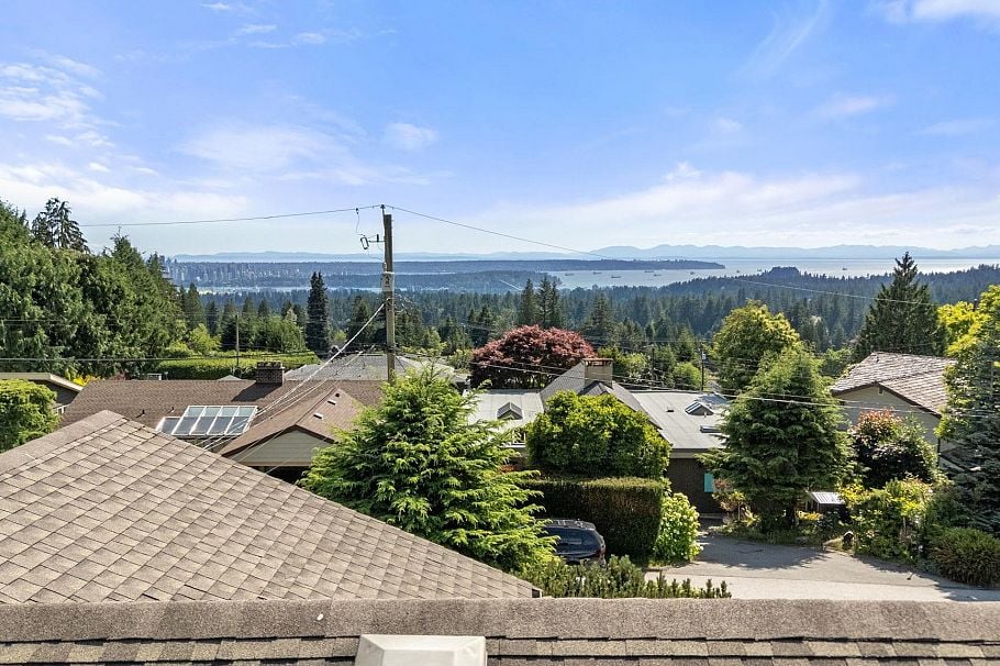 674 Blueridge Avenue North Vancouver, BC - 6