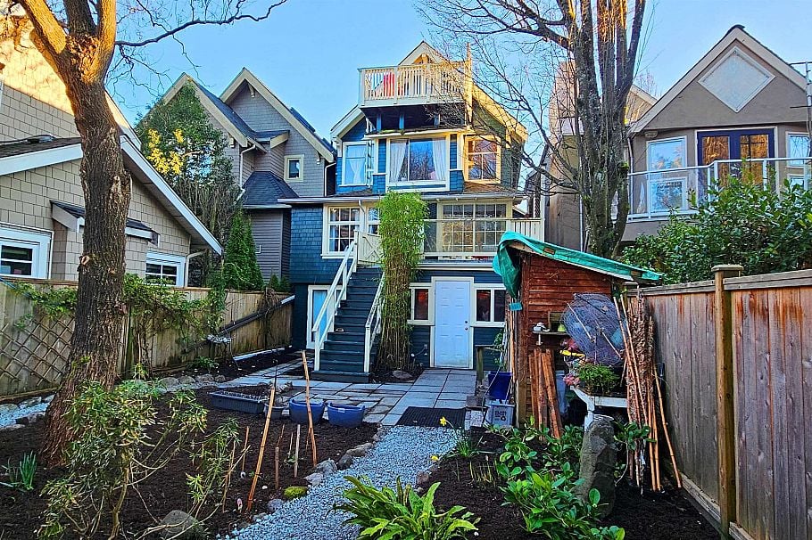 2635 W 7th Avenue Vancouver, BC - 25