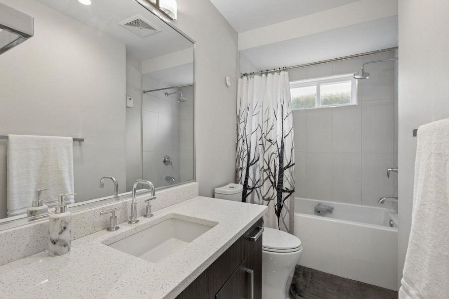 1336 E 23 Avenue Vancouver, BC - 19