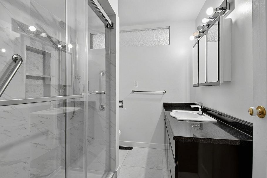 1106 Heywood Street North Vancouver, BC - 7