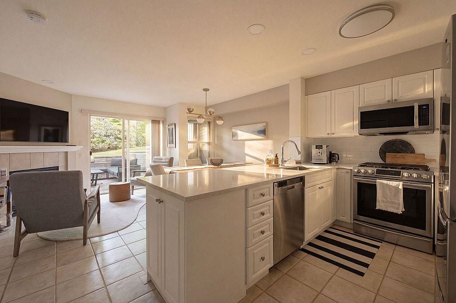 21 1550 Larkhall Crescent North Vancouver, BC - 3