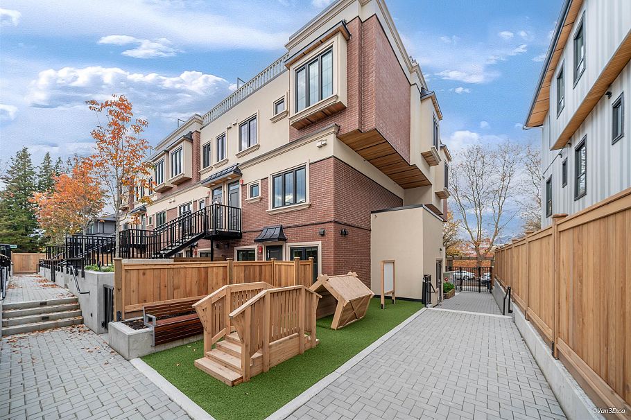 208 918 W 32nd Street Vancouver, BC - 34