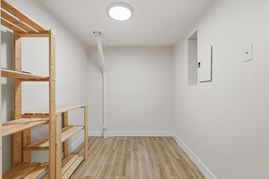 2329 Mountain Highway North Vancouver, BC - 30