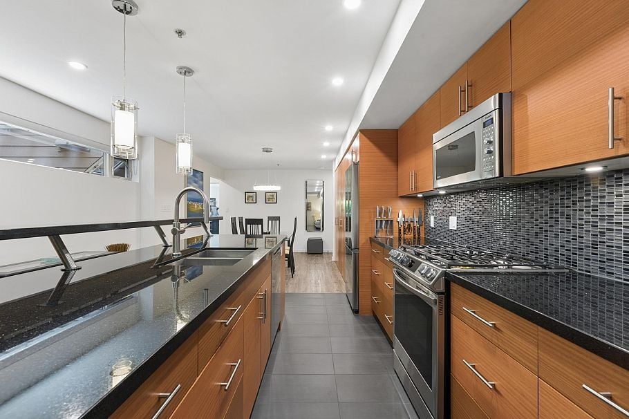 102 2832 Capilano Road North Vancouver, BC - 9