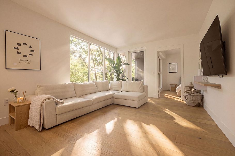 306 2485 Larch Street Vancouver, BC - 2