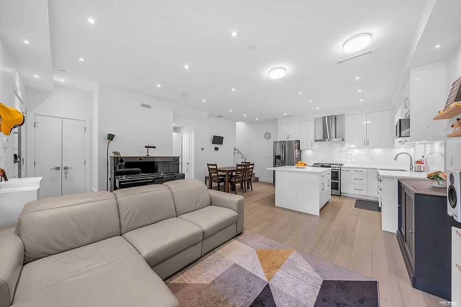 3342 E 24th Avenue Vancouver, BC - 24