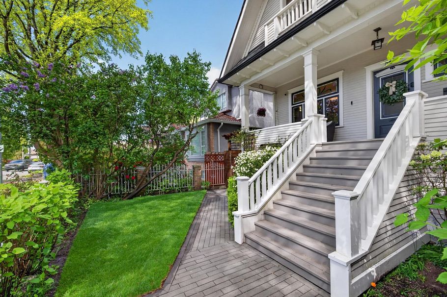 565 E 45th Avenue Vancouver, BC - 3
